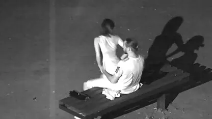 Seorang wanita dalam gaun indo tante xxx dan stoking jala