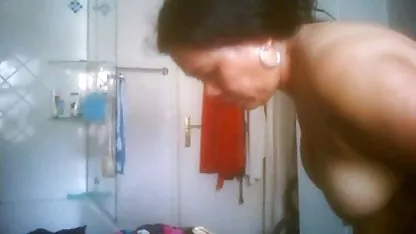 Masturbasi pembantu indo xxx menyenangkan