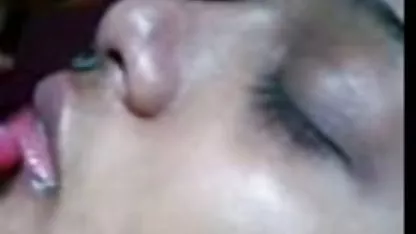 Amatir pasangan berhubungan seks xxx indo paksa di tempat tidur